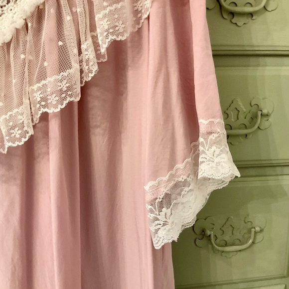 Beautiful Pink Lace Nightgown - Picture 7 of 13